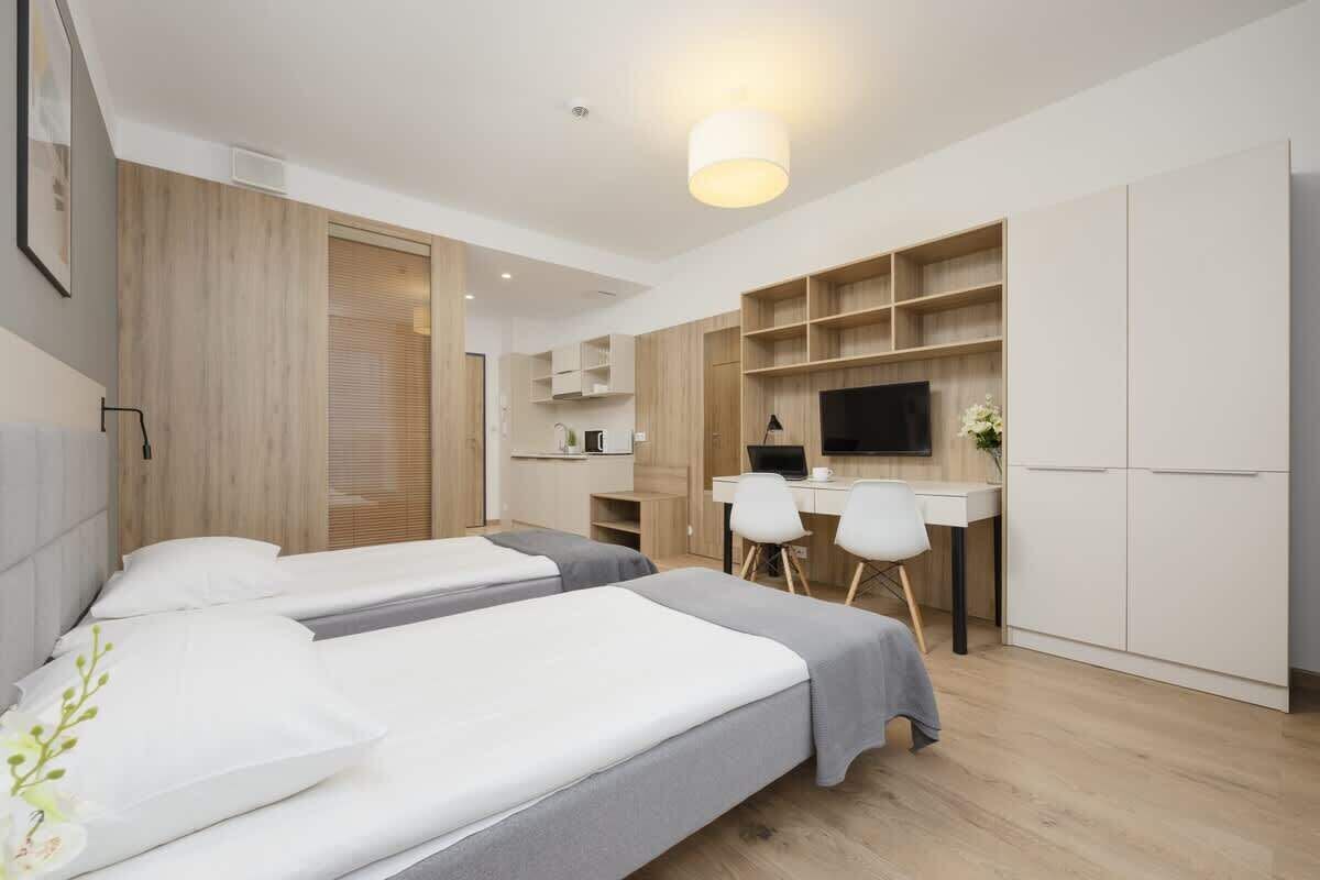 Escritorio, wifi, ropa de cama