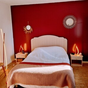 2 bedrooms, iron/ironing board, travel cot, WiFi