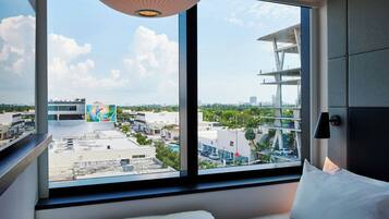 Zimmer, 1 King-Bett (High Floor) | Hochwertige Bettwaren, Pillowtop-Betten, Zimmersafe, Schreibtisch