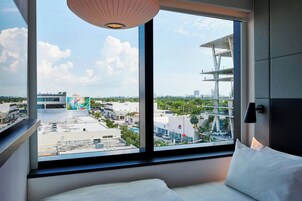 Herbergi - 1 stórt tvíbreitt rúm (High Floor) | Rúmföt af bestu gerð, rúm með „pillowtop“-dýnum, öryggishólf í herbergi