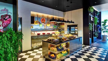 Dagelijks ontbijtbuffet (USD 23 per persoon)