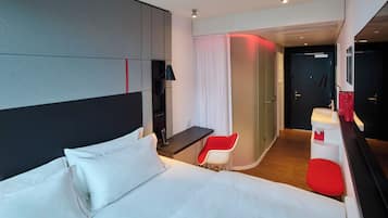 Luxe beddengoed, pillowtop-bedden, een kluis op de kamer, een bureau