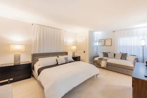 2 habitaciones, tabla de planchar con plancha, wifi y ropa de cama 