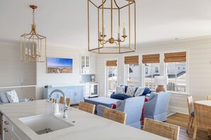 Smart TV - Roosevelt Retreat, Almost Oceanfront House, Located in Pine Knoll Shores, NC! (Pine Knoll Shores)