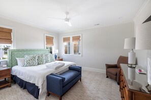 4 bedrooms, WiFi - Roosevelt Retreat, Almost Oceanfront House, Located in Pine Knoll Shores, NC! (Pine Knoll Shores)