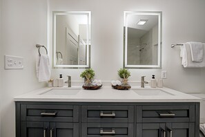 Håndklæder, Sæbe, Shampoo, Toiletpapir