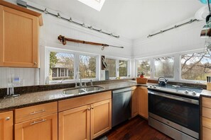 Fridge, microwave, oven, stovetop - Amistad - Beautiful Historic Home on Chincoteague Island (Chincoteague Island)