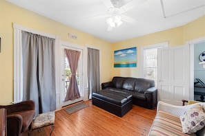 Smart TV, table football, ping pong - Amistad by Seaside Vacations & Sales (Chincoteague Island)