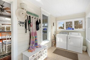 Interior - Amistad - Beautiful Historic Home on Chincoteague Island (Chincoteague Island)