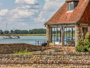 Property grounds - Historic Waterfront Home in Bosham - Pass the Keys (Bosham)