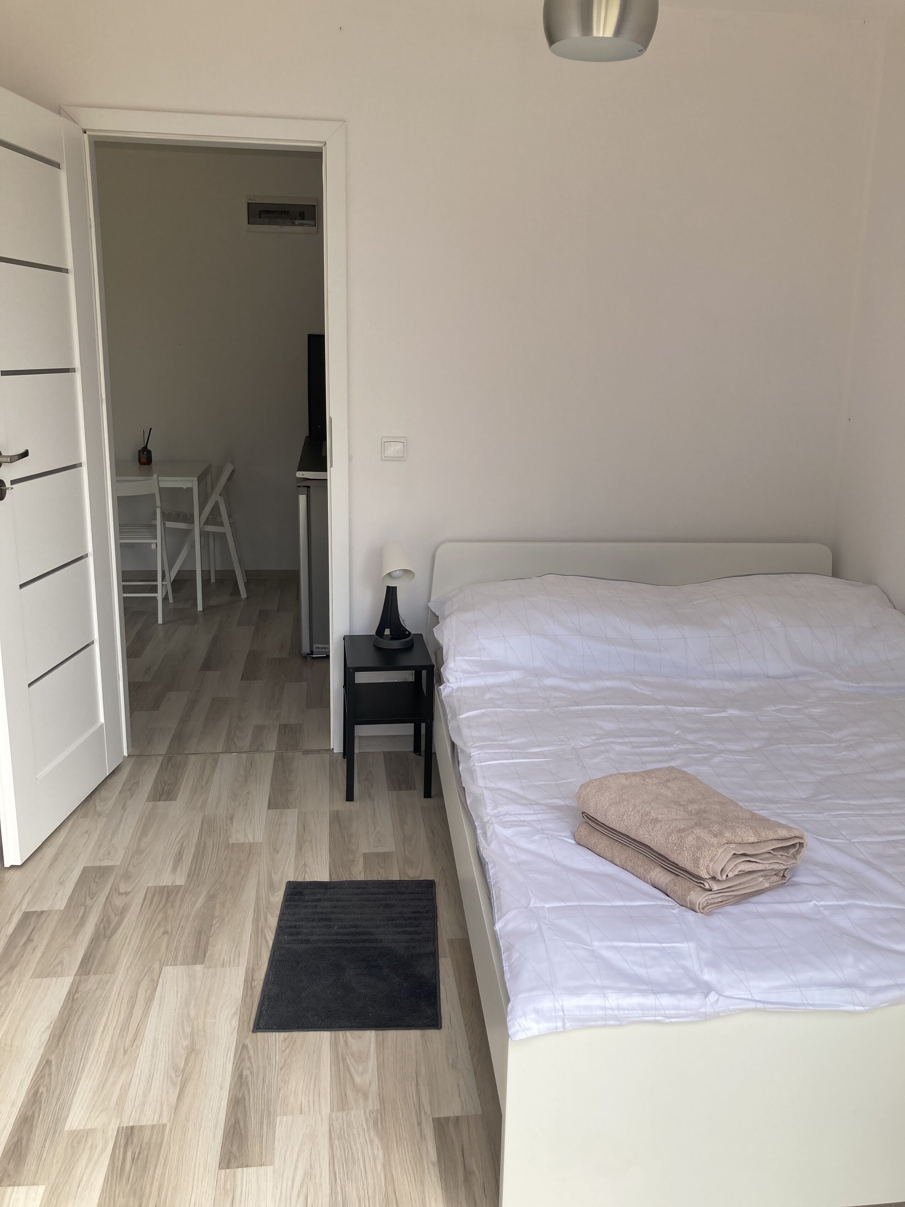 1 chambre, bureau, fer et planche à repasser, Wi-Fi gratuit