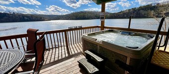 Views! Lakefront Hot Tub, Kayaks, Firepit, & Pool! Disc Golf, Park, & Playground