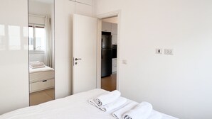 Unclassified image, 4 of 18, button - Classic Bauhaus with Balcony by FeelHome (Tel Aviv)