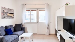 Unclassified image, 5 of 18, button - Classic Bauhaus with Balcony by FeelHome (Tel Aviv)