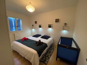 4 bedrooms, desk, iron/ironing board, travel crib - Le Mas Pily, Mas Authentique en Pierres, au Cœur de Lenclave des Papes (Valréas)