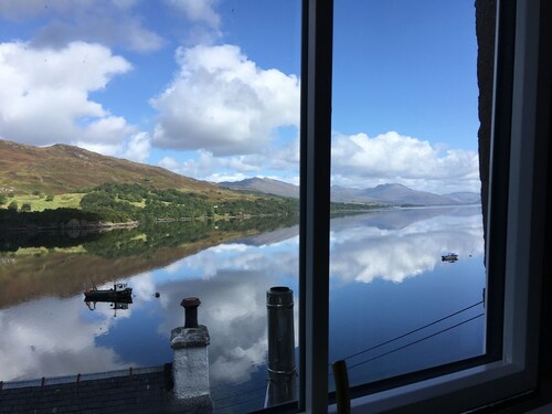 Large lochside house near Skye for groups. Pets welcome