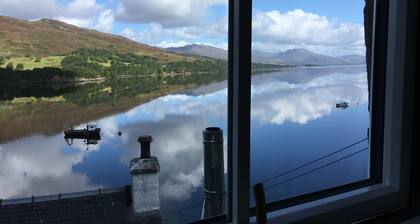 Large lochside house near Skye for groups. Pets welcome