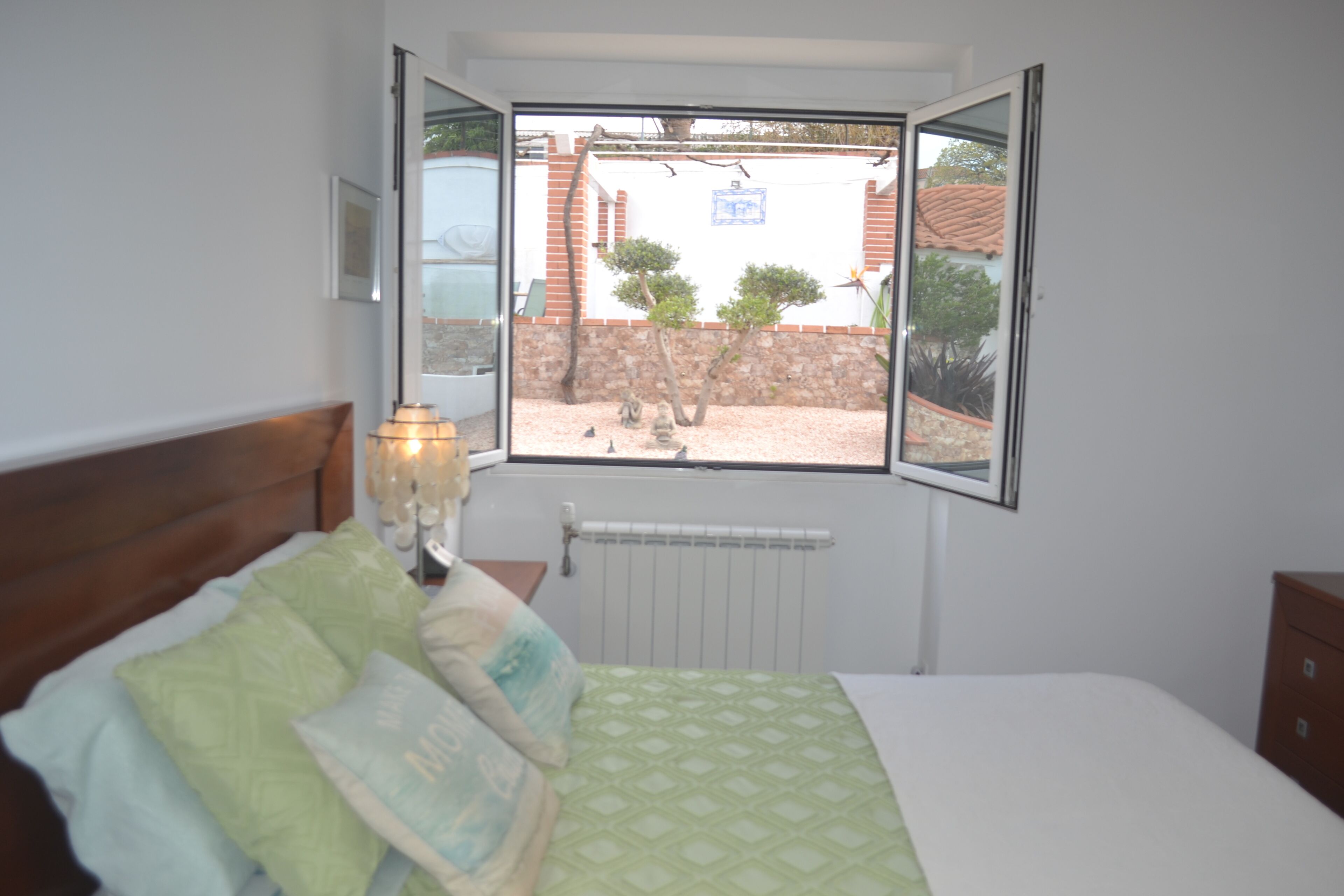 3 bedrooms, desk, iron/ironing board, travel crib