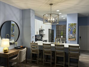 Private kitchen - A Wave From it All: Unbelievable amenities and 4 miles to beach! (Fort Myers)