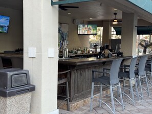 Bar (on property) - A Wave From it All: Unbelievable amenities and 4 miles to beach! (Fort Myers)