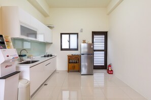 Basic House | Private kitchen | Shared fridge, electric kettle