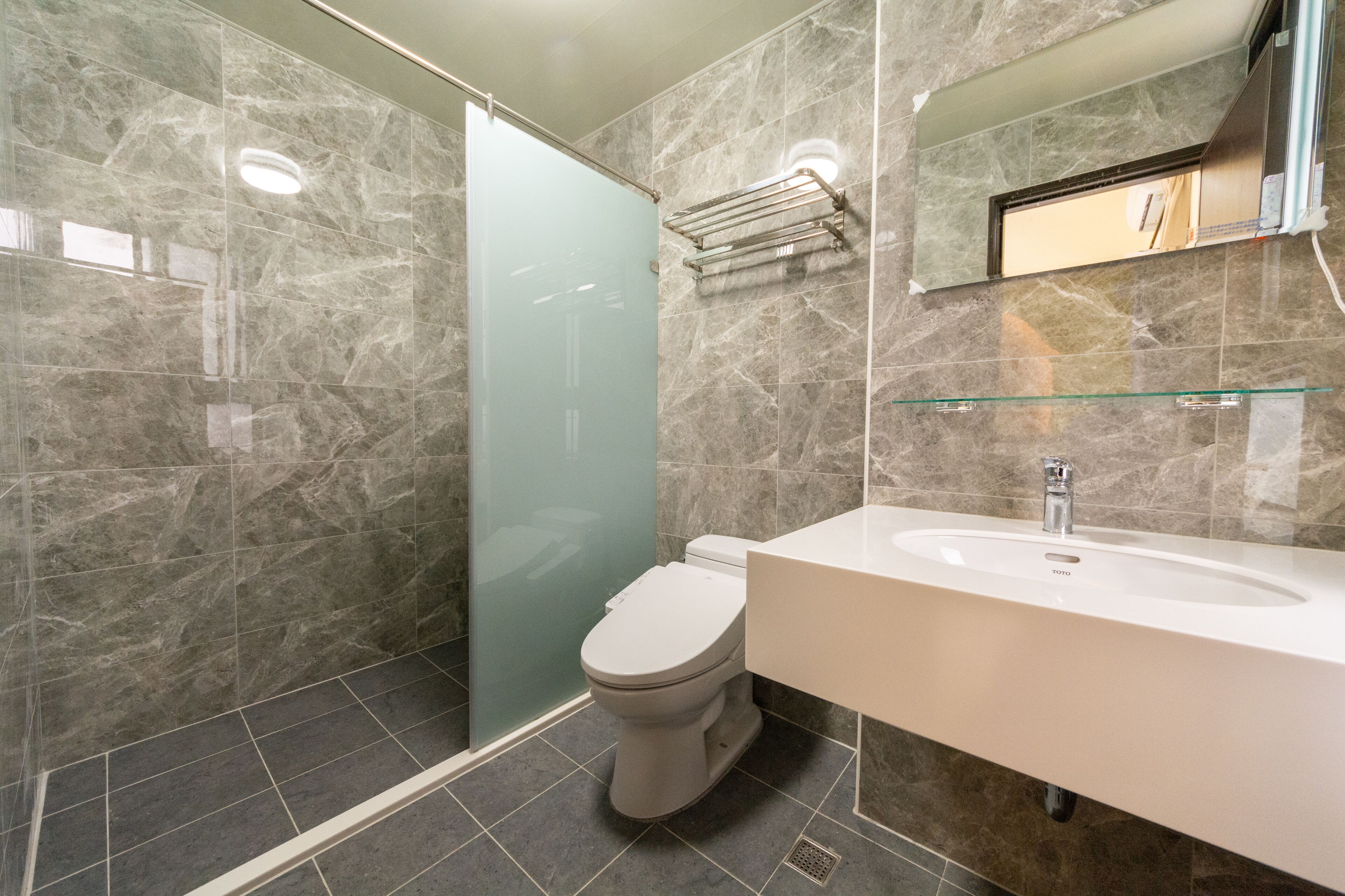 Basic House | Bathroom