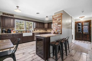 Fridge, microwave, oven, stovetop - Indoor Pool Oasis on 4 Acres + 2 Game Rooms (hot springs)