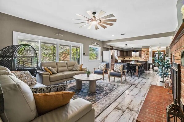 Smart TV, videojuegos, tenis de mesa y libros