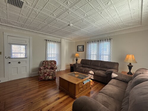 Cooperstown Cottage - 2 miles to Cooperstown Dreams park - with a pool!