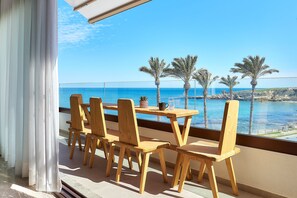 Dining - Cosmopolitan luxury apartment by Smaris Collection (Limenas Chersonisou)