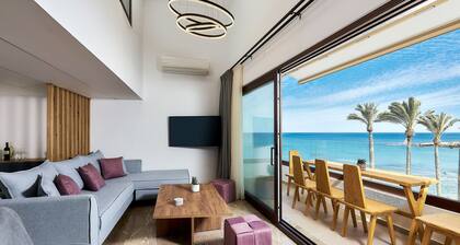 Cosmopolitan luxury apartment by Smaris Collection