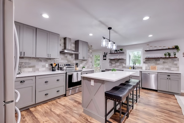 Kylskåp, mikrovågsugn, ugn och spishäll