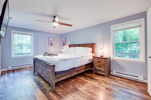 3 bedrooms, iron/ironing board, free WiFi, bed sheets