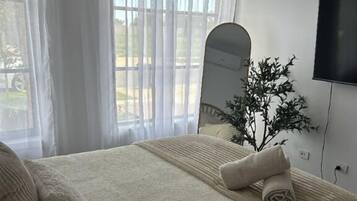 4 bedrooms, desk, iron/ironing board, free WiFi