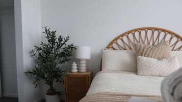 4 bedrooms, desk, iron/ironing board, free WiFi