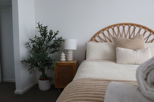 4 bedrooms, desk, iron/ironing board, free WiFi