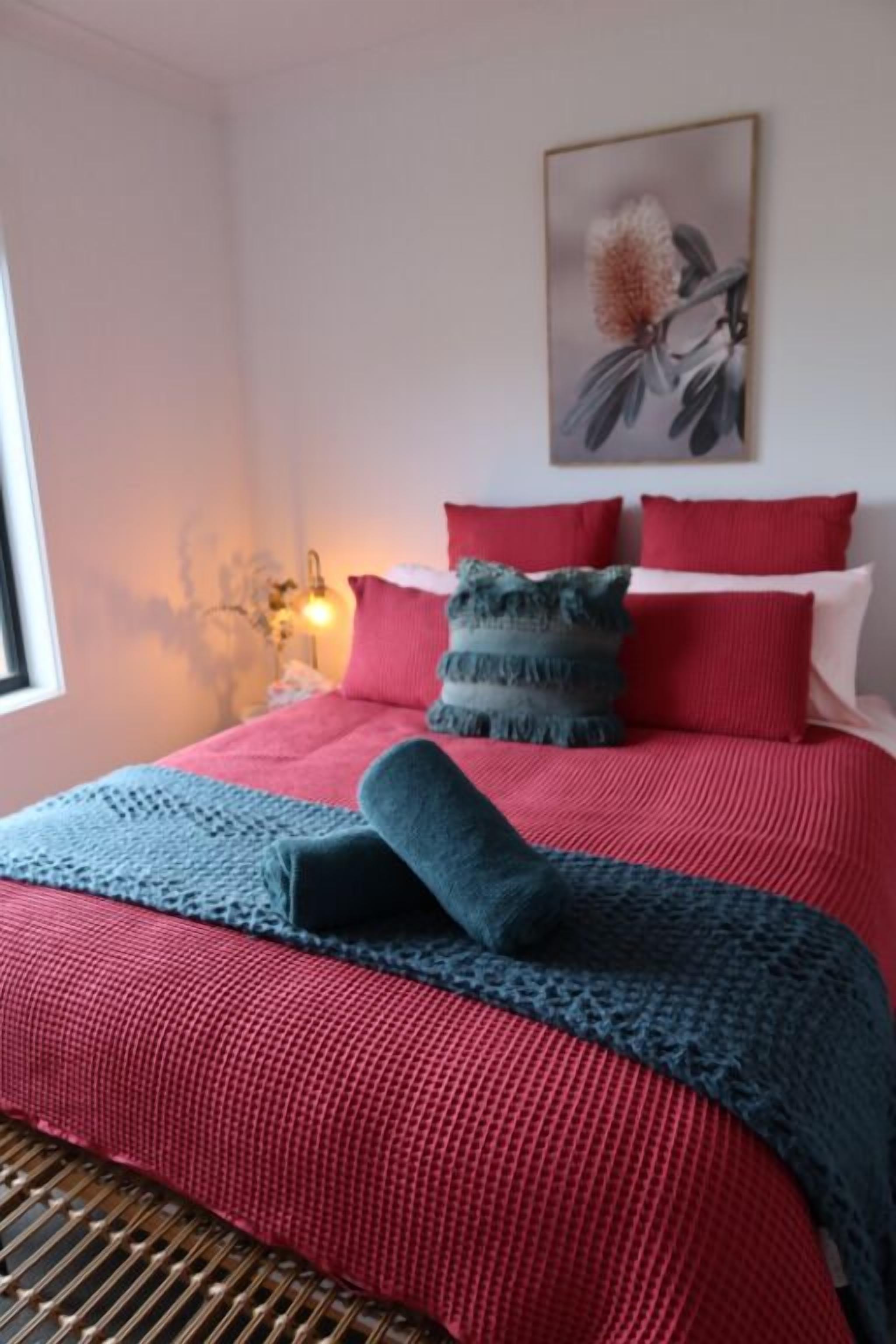 4 habitaciones, escritorio, tabla de planchar con plancha y wifi gratis 