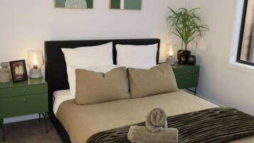 4 Schlafzimmer, Schreibtisch, Bügeleisen/Bügelbrett, kostenloses WLAN