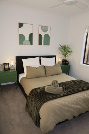 4 habitaciones, escritorio, tabla de planchar con plancha y wifi gratis 
