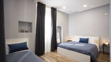 Tripla Deluxe | Tende oscuranti, Wi-Fi gratuito