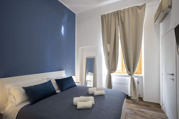 Family Room | Blackout drapes, free WiFi