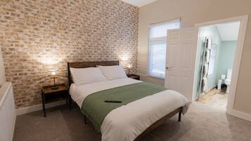 2 bedrooms, desk, free WiFi, bed sheets