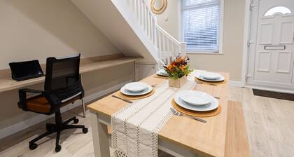 Cosy House in Runcorn: Perfect for Families & Business Travelers! Free Parking