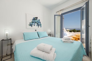 6 bedrooms, iron/ironing board, WiFi, bed sheets