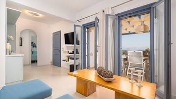 Smart TV, fireplace, books, stereo