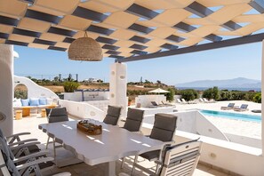 Outdoor dining - Villa Virginia 
 (Paros)