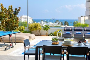 Outdoor dining - Fig Tree Bay Residences 7,Central Protaras, Heated Pool ,Elevator,Jacuzzi,Sauna  (Protaras)