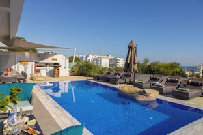 Innendørsbasseng og utendørsbasseng