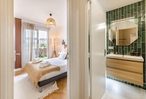 1 bedroom, desk, iron/ironing board, WiFi - Le Dobrée - Centre - Charm & Comfort - 4p - 55m2 (Nantes)