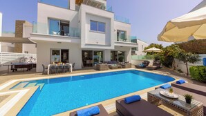 Outdoor pool, a heated pool - FIG TREE BAY RESIDENCES #3, FIG TREE BAY RESIDENCES #3 (Protaras)
